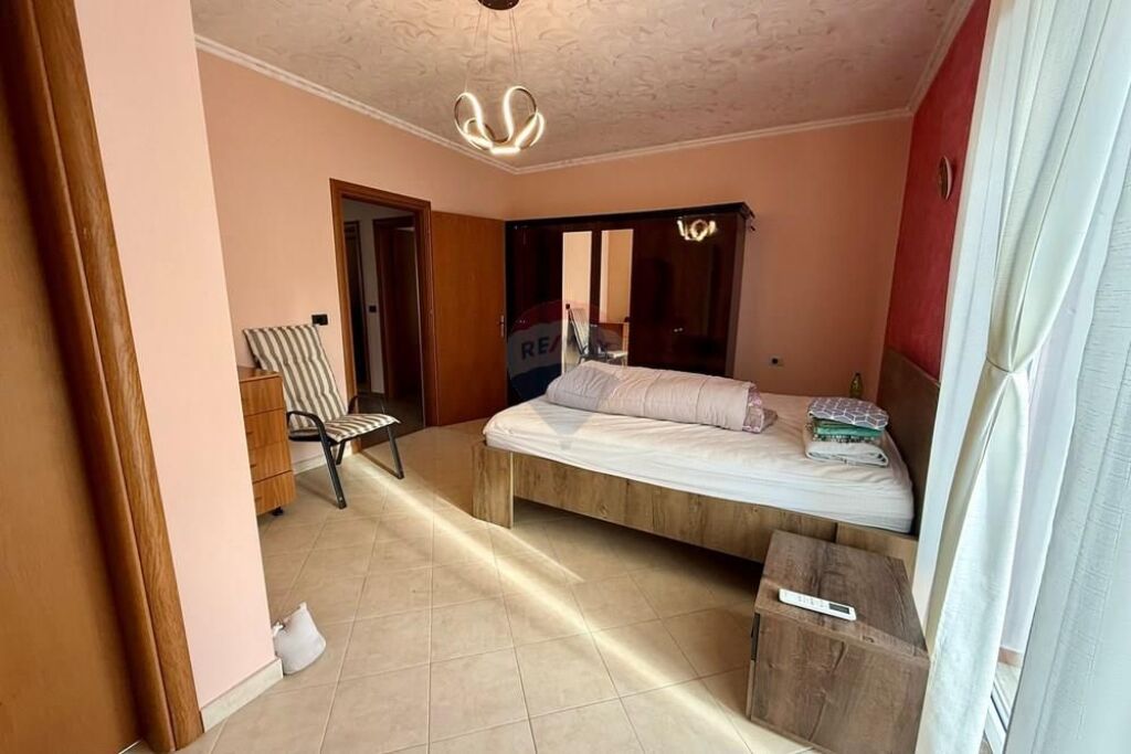 Villa su 3 piani in vendita a Sauk!!!
