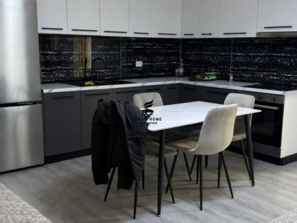 APARTAMENT ME QERA 2+1 5 MAJI 700 EURO FH-67895