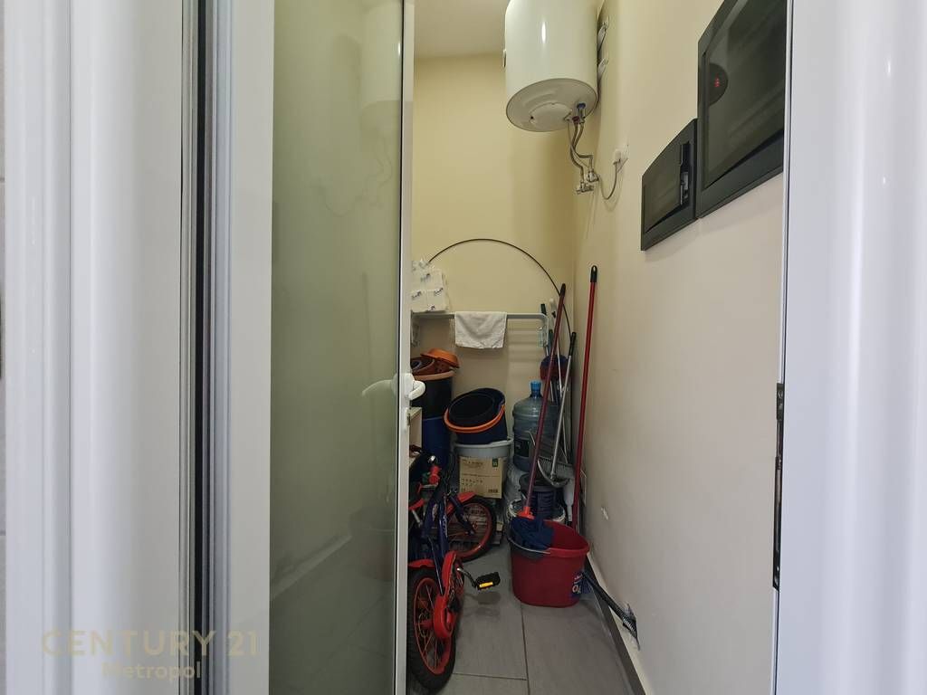 COMMERCIAL SPACE FOR RENT AT PARIS COMMUNE