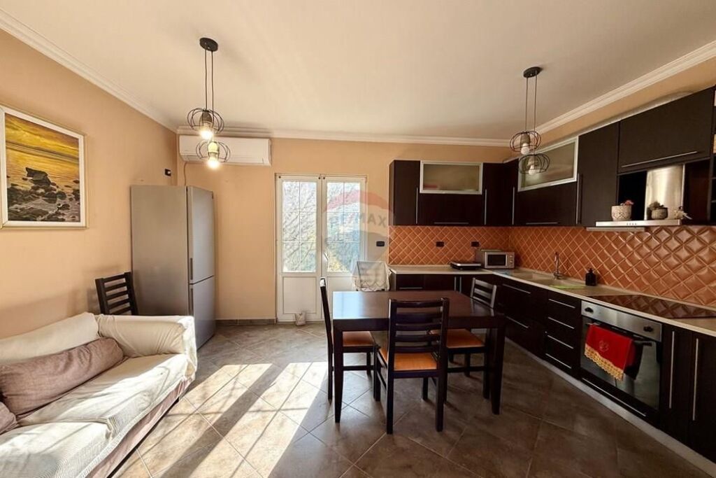 Villa su 3 piani in vendita a Sauk!!!
