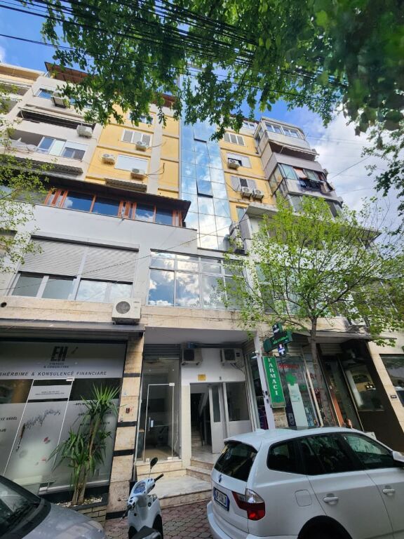 🤩Shitet: 2+1+2🚾 & Ballkon Gjigand 📍( M. Shyri - Mulliri Vjetër/Rr. Islam Alla) 400m nga Sheshi Skëndërbe 122m² Çmimi 278.000€ ✨