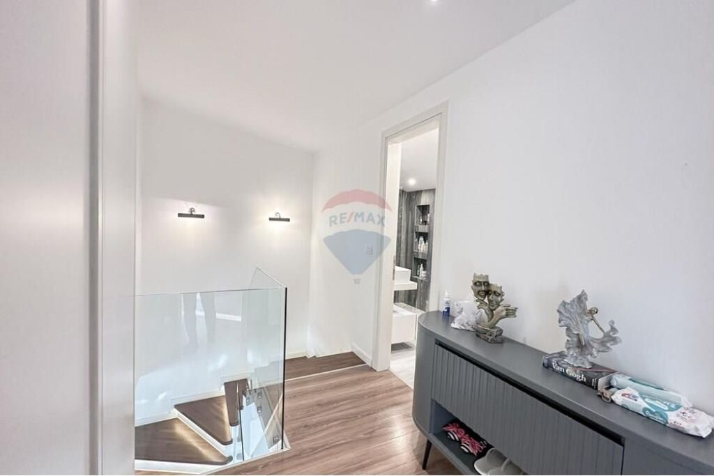 Luxury Villa for rent at Long Hill !