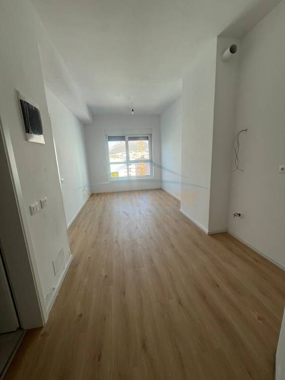 For sale, 1+1 Apartment, Kadiu Complex, Tirana