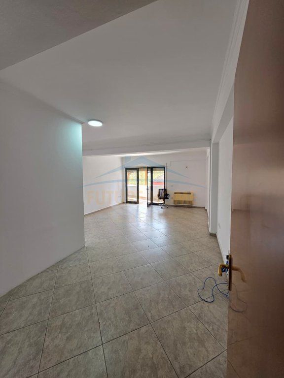 Rent, Apartment 2+1+2+Veranda, Don Bosko, Tirana
