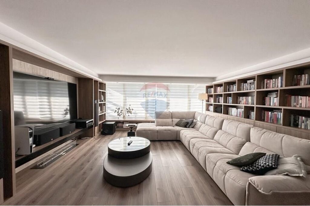 Luxury Villa for rent at Long Hill !