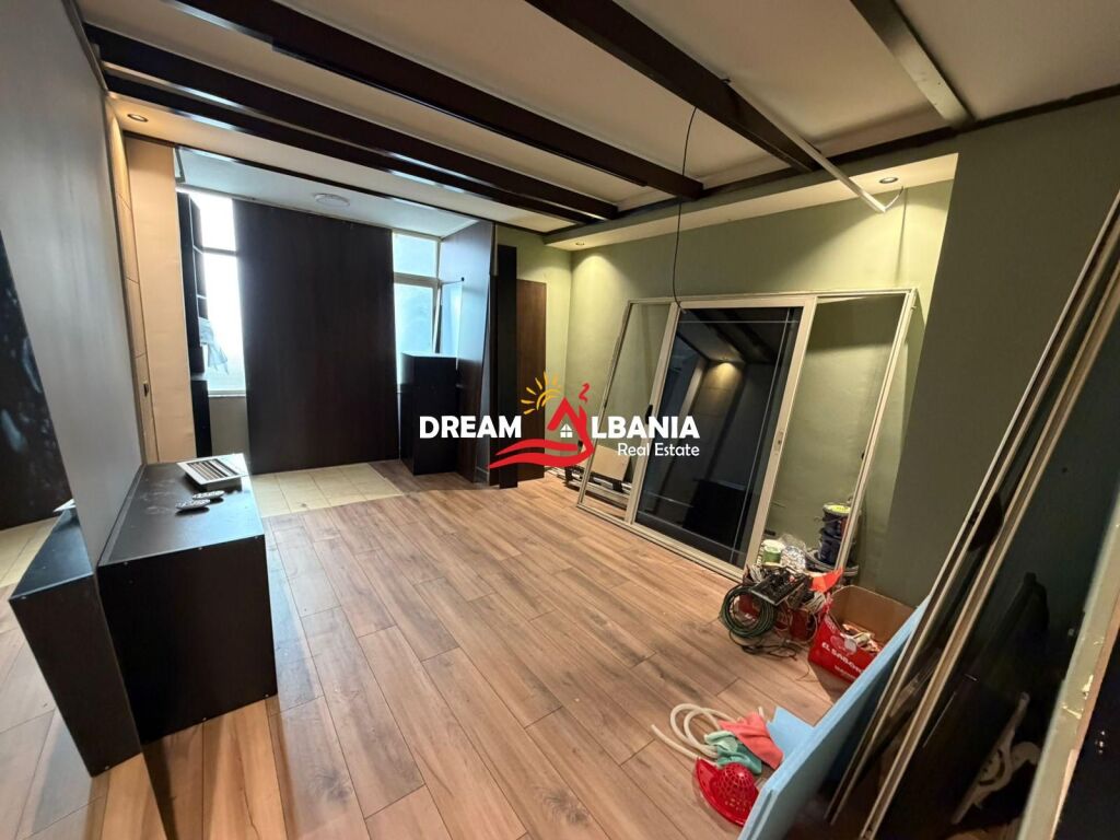 Locale commerciale negozio in affitto al Liqeni i Thate, via Eduart Mano (ID 42711020)