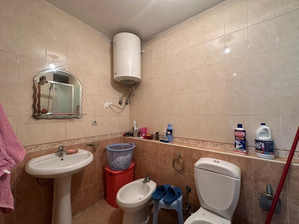 Apartment 2+1+2 for sale in the Lapraka area, near Blloku Gintash