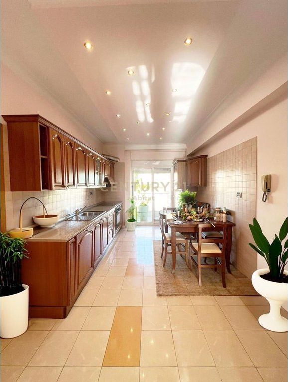 Ish-Blloku: APARTMENT 2+1+2 FOR RENT