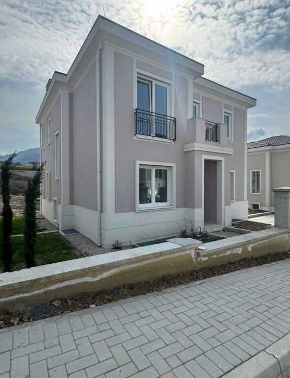 🏡 VILLA DI LUSSO SU 3 PIANI – COLLINA VERDE, VICINO A TEG ✨