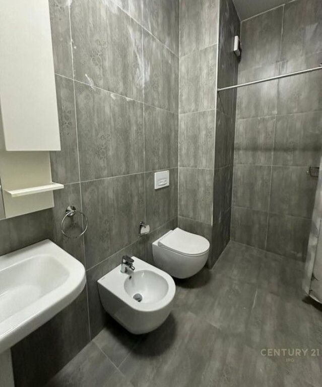 Jepet me qera apartament 1+1 tek Kompleksi Magnet, në zonën e 21 Dhjetorit