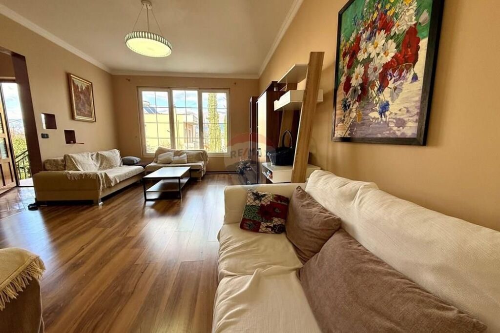 Villa su 3 piani in vendita a Sauk!!!
