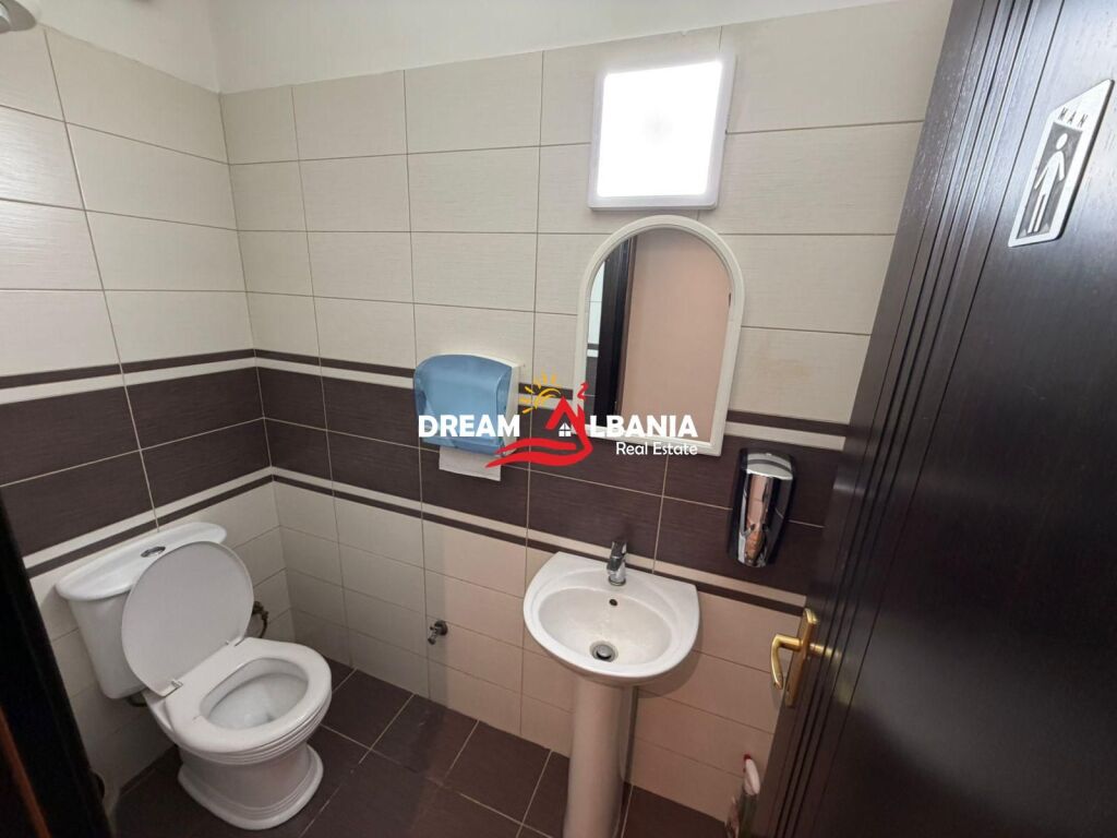 Locale commerciale negozio in affitto al Liqeni i Thate, via Eduart Mano (ID 42711020)