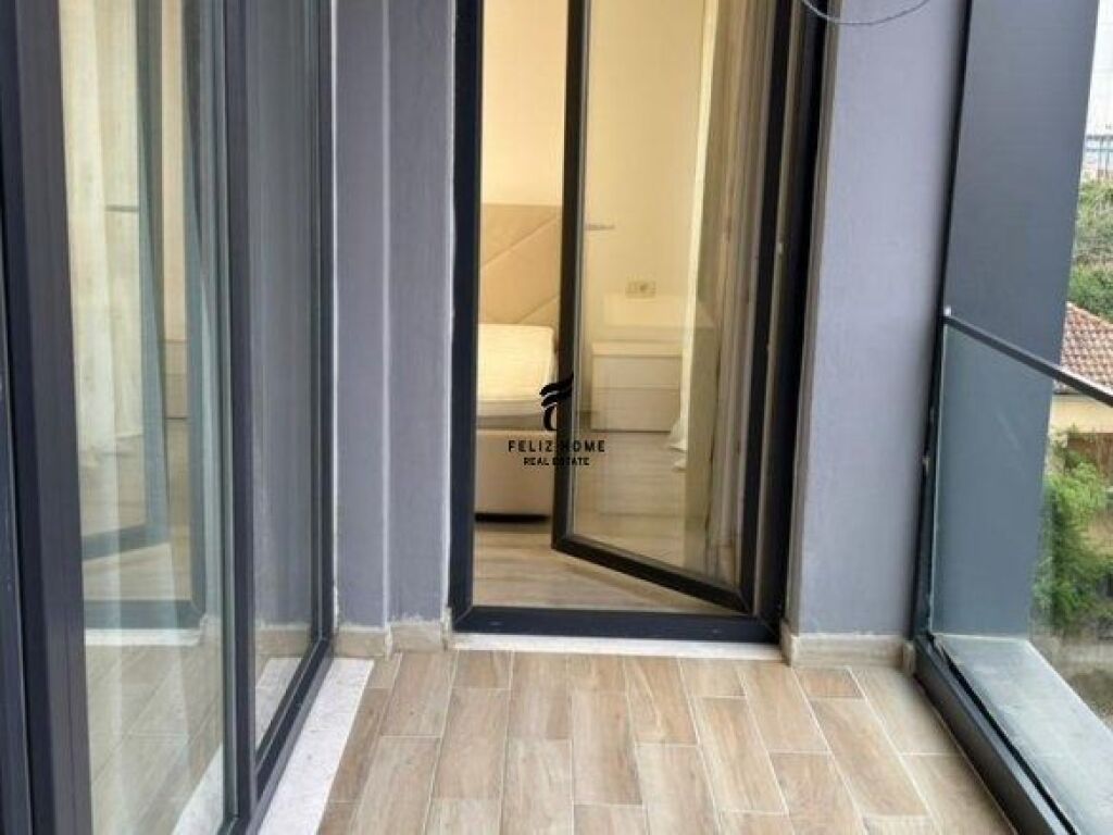 APARTAMENT ME QERA 2+1 5 MAJI 700 EURO FH-67895