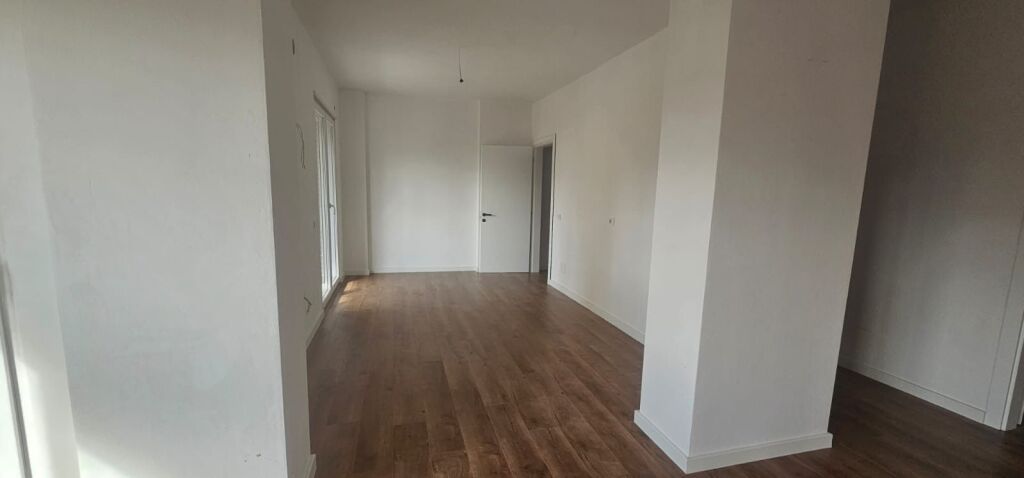 Apartament per shitje 3+1+2 - Pazari i Ri