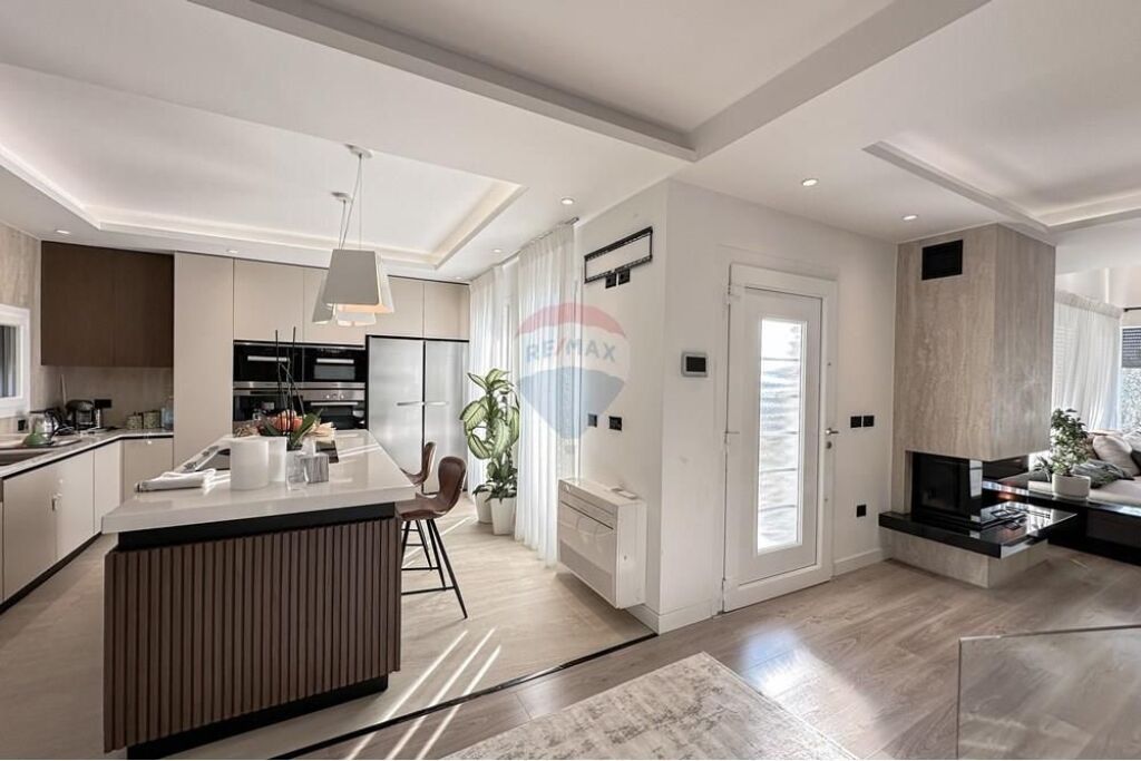 Luxury Villa for rent at Long Hill !