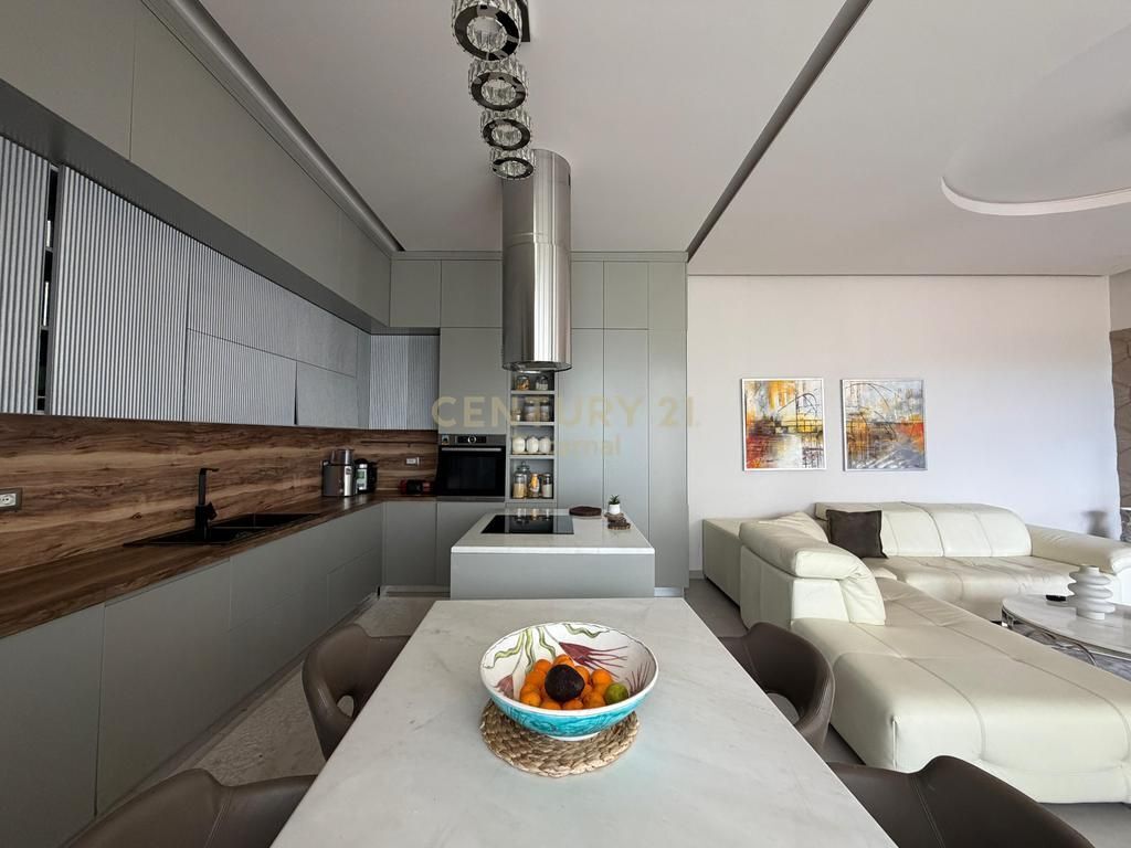 Appartamento 3+1 con parcheggio in vendita a Golden Park 3.