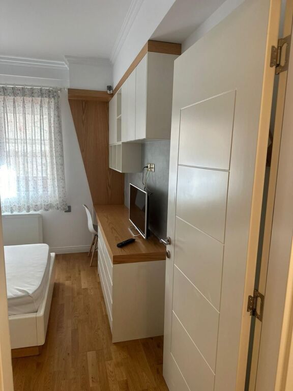 🏡Jepet me qira 3+1  📍 Komuna e Parisit💰 150,000 lekë / muaj