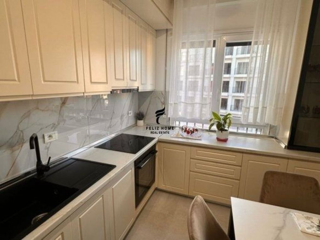 APARTAMENT ME QERA 2+1+2 PAZARI I RI 1.000 EURO FH-67779