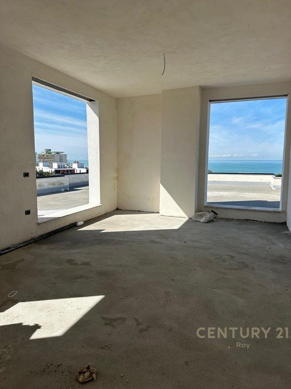 Attico 2+1 in vendita a Golem, Durrës - 300.000€ | 75 m² + 137m2 Veranda Vista Mare!