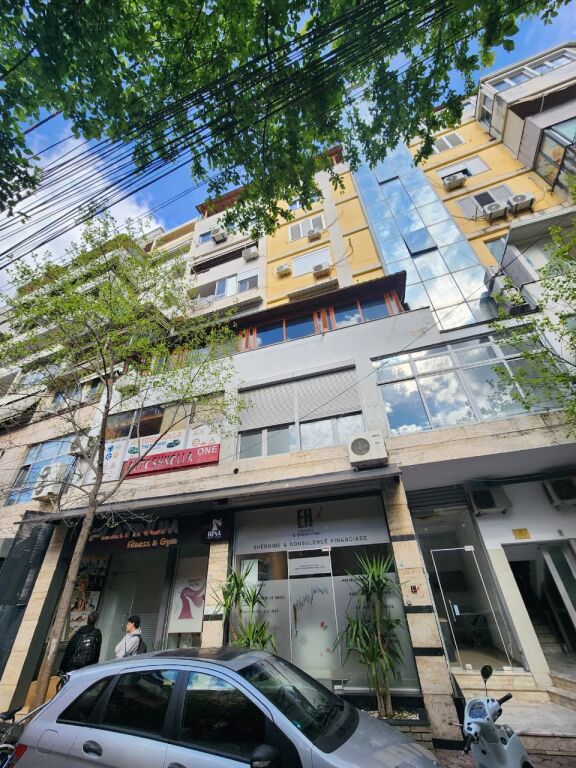🤩Shitet: 2+1+2🚾 & Ballkon Gjigand 📍( M. Shyri - Mulliri Vjetër/Rr. Islam Alla) 400m nga Sheshi Skëndërbe 122m² Çmimi 278.000€ ✨