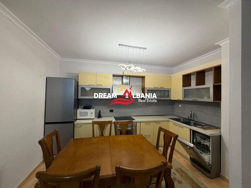 Jepet me qera apartament 2+1+2 tek 21 Dhjetori prane Joenes (ID 42215521)