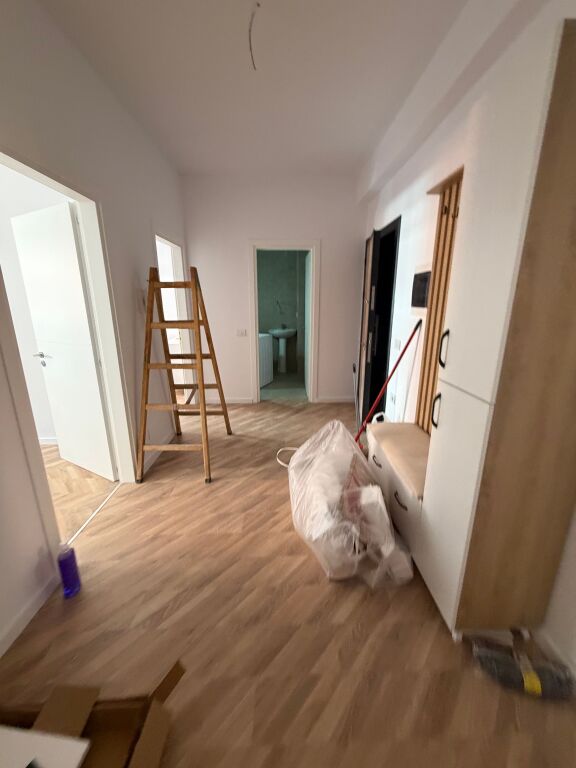 Jepet me qera apartament 2+1  + 🅿️📍 Astir, Kompleksi Urban Gate  ✔️ Kati 5✔️ Pallat me ashensor✔️ I mobiluar✔️ Ambient i bollshëm dhe i organizuar mirë✔️ Përfshihet vend parkimi  💰 Çmimi: 600 euro/muaj  📞 Për më shumë informacion ose vizitë, kontaktoni