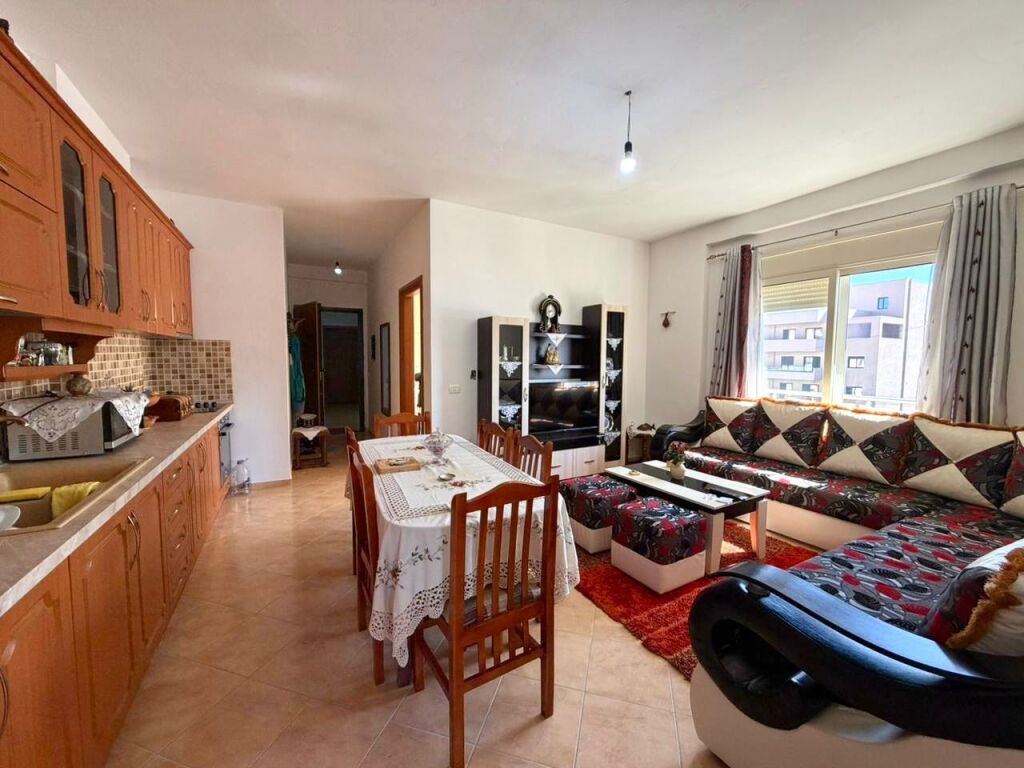 For sale: Apartment 2+1+2 balconies - near Tirana Bank, Vlore