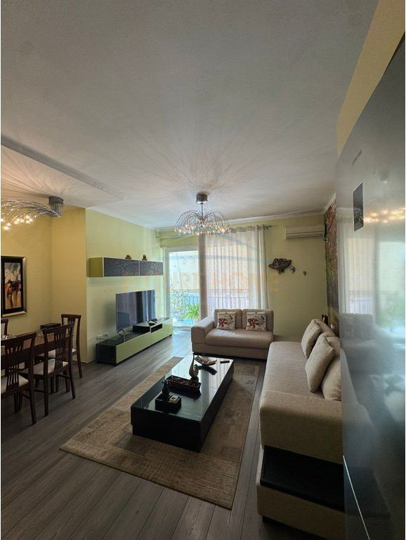 Qira, Apartament 2+1+Post Parkimi, Rruga e Barrikadave, Tiranë