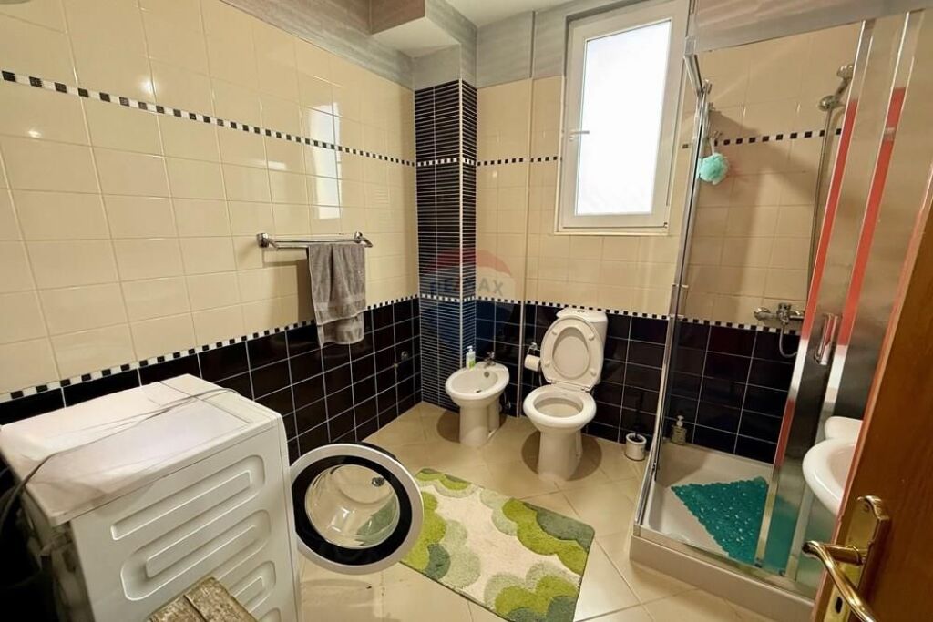 Villa su tre piani in vendita a Sauk!