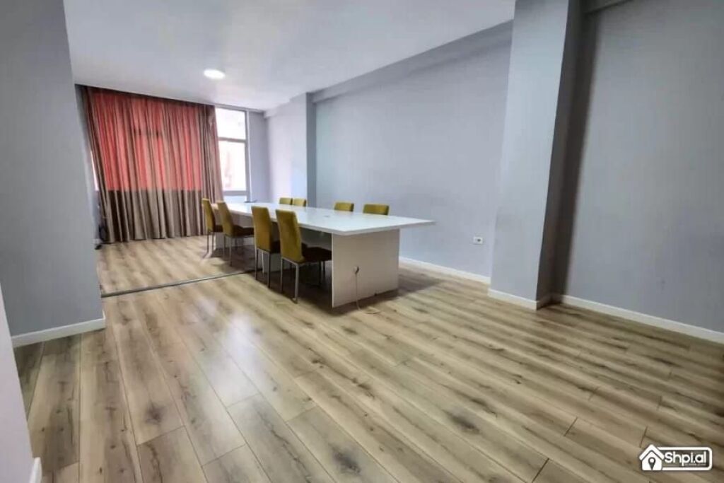 🤩Shitet: 2+1+2🚾 & Ballkon Gjigand 📍( M. Shyri - Mulliri Vjetër/Rr. Islam Alla) 400m nga Sheshi Skëndërbe 122m² Çmimi 278.000€ ✨