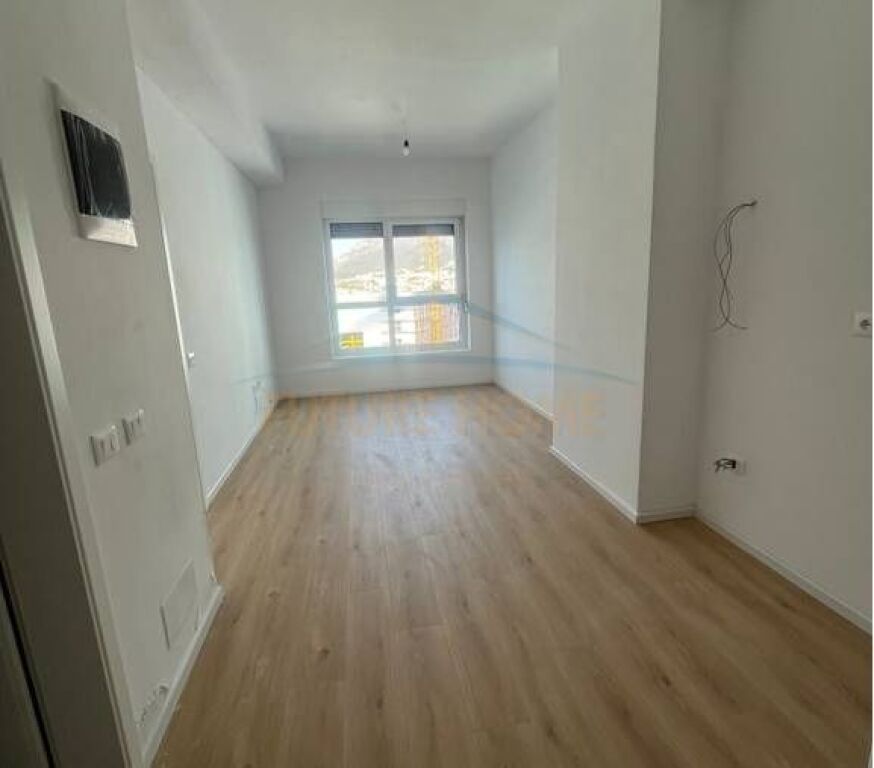 For sale, Apartment 1+1, Kadiu Complex, Tirana