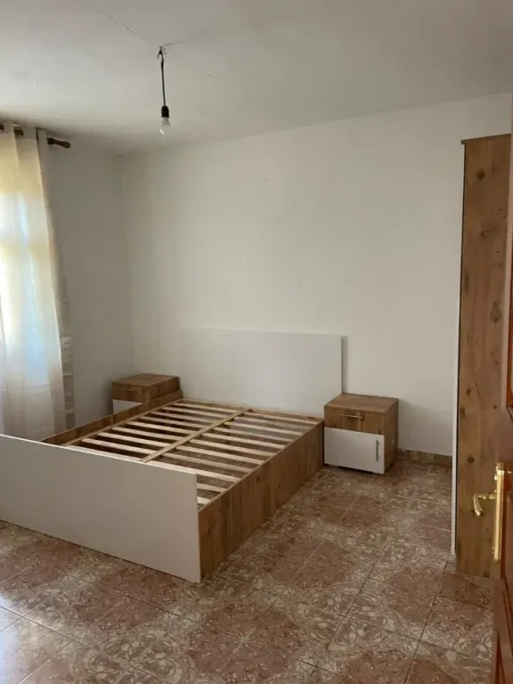 Shtepi private 1+1 me qera prane Spitalit Amerikan 3