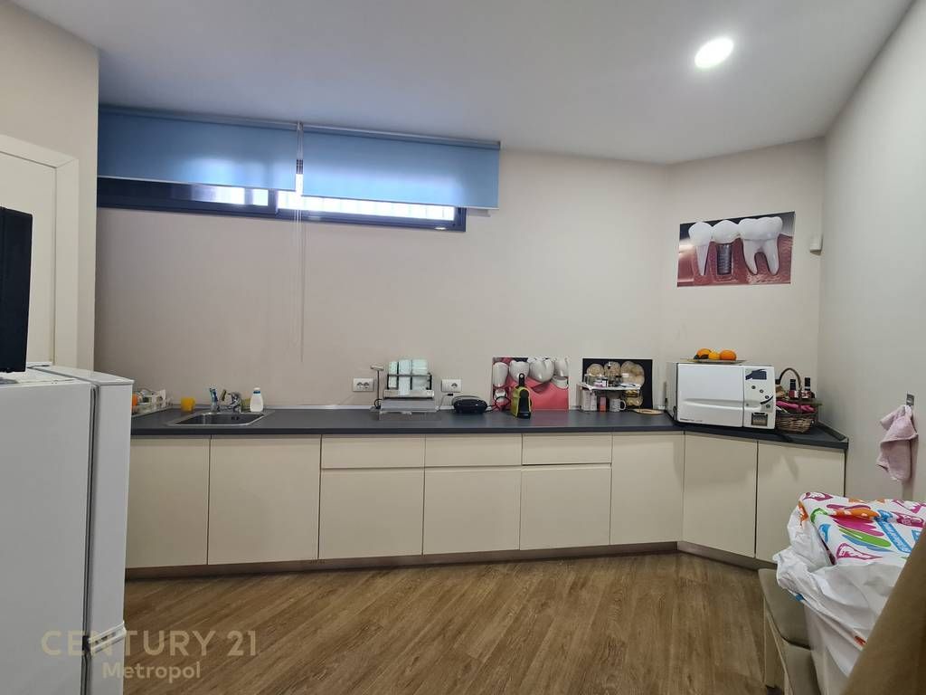 COMMERCIAL SPACE FOR RENT AT PARIS COMMUNE