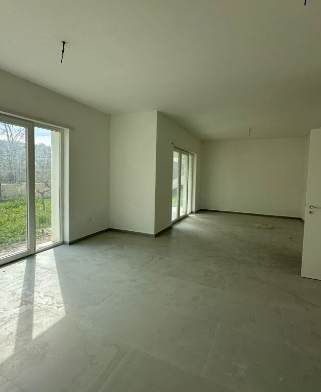 🏡 VILLA DI LUSSO SU 3 PIANI – COLLINA VERDE, VICINO A TEG ✨