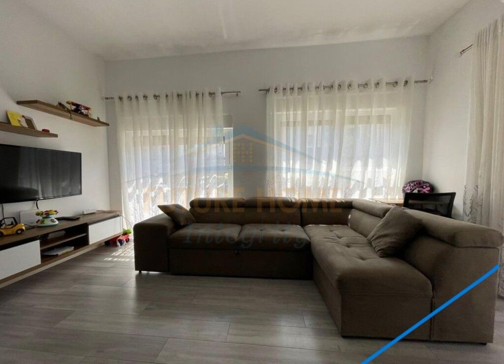 OCCASION  Apartment 2+1+2 for sale, Mangalem Complex, Tirana.