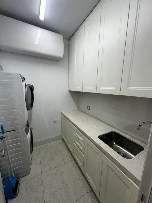 🏡Jepet me qira 3+1  📍 Komuna e Parisit💰 150,000 lekë / muaj