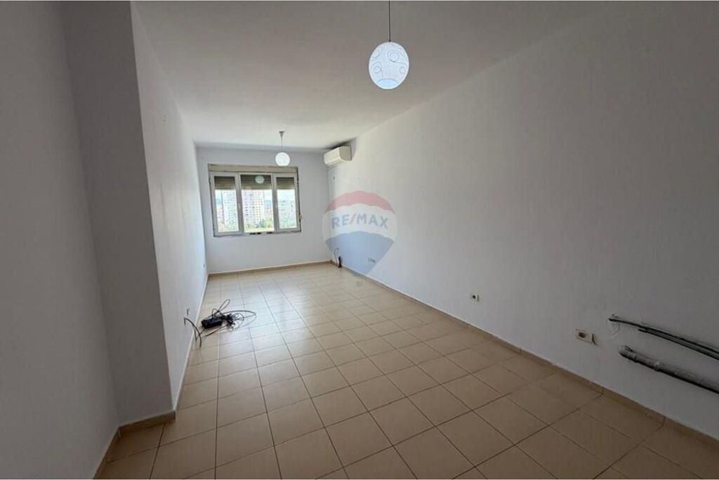 Apartament - Për Shitje - Pallatet e Verdha, Tiranë