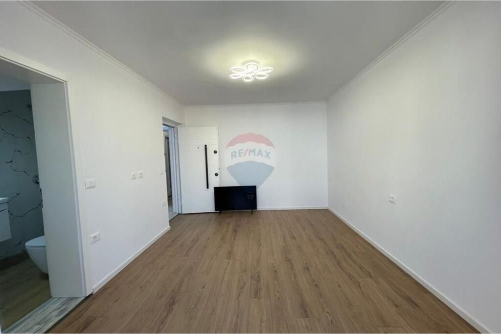 Garsoniere - Për Shitje - Myslym Shyri, Tiranë(ID: 530171094-261)