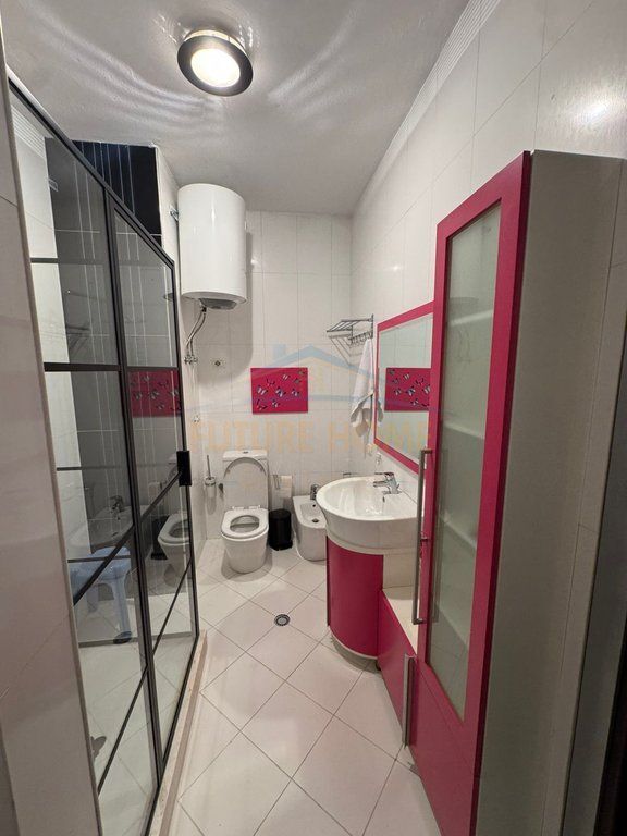 Qira, Apartament 2+1+Post Parkimi, Rruga e Barrikadave, Tiranë