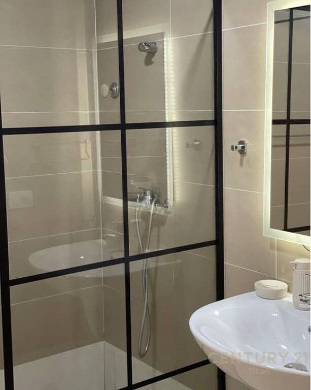 Jepet me qira apartament modern 3+1+2+parkim ne Fiori Di Bosco