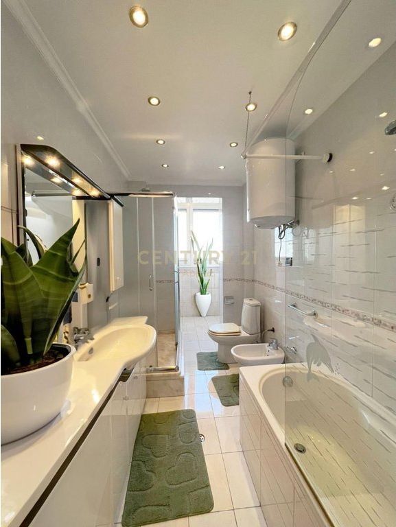 Ish-Blloku: APARTMENT 2+1+2 FOR RENT