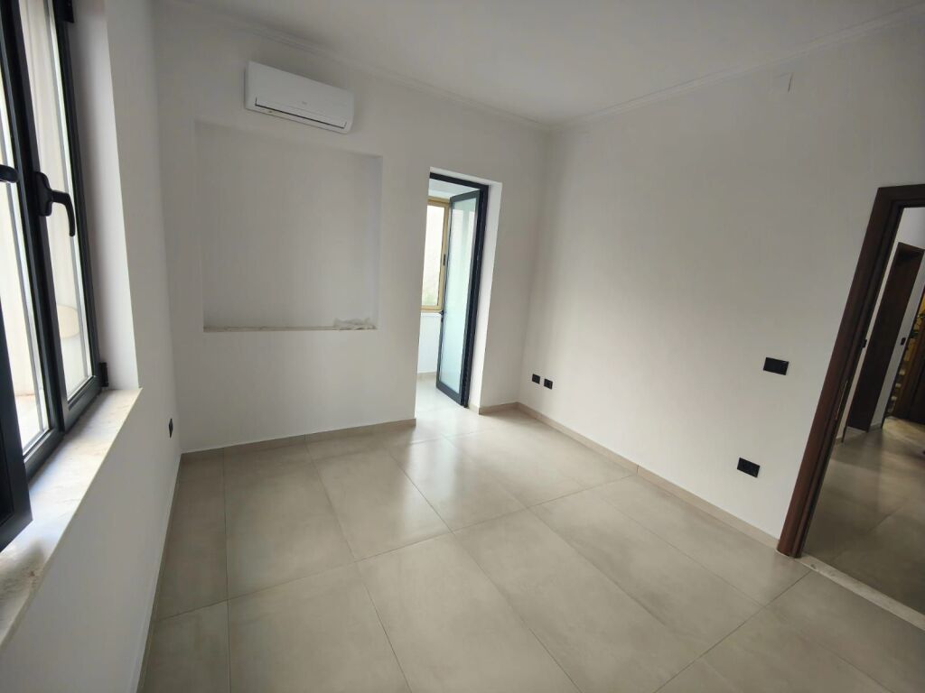 ZYRE ME QIRA NE BLLOK 900 EURO