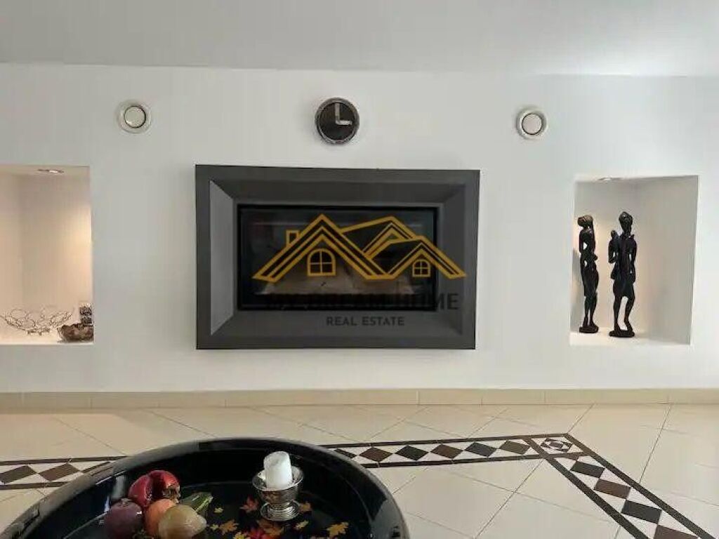 VILLA DI 4 PIANI IN VENDITA NEL CENTRO DI DURRËS VICINO AL TRIBUNALE !