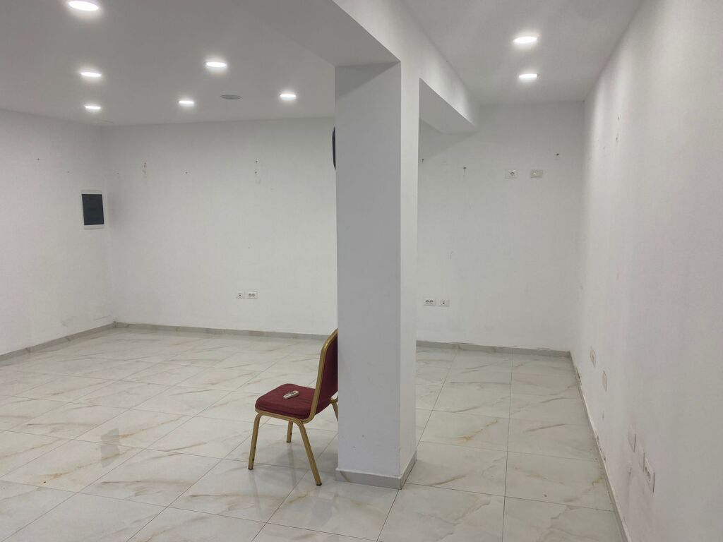🏠 IN VENDITA Super: Locale 48m² (📍Vasil Shanto - Blv.Bajram Curri)🔥 Ottima posizione || Fronte strada ✨️ 130,000€ 💶💶