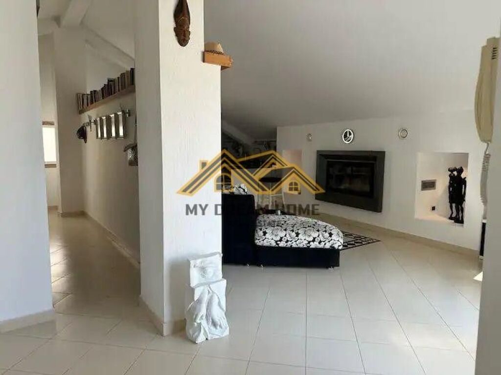 VILLA DI 4 PIANI IN VENDITA NEL CENTRO DI DURRËS VICINO AL TRIBUNALE !