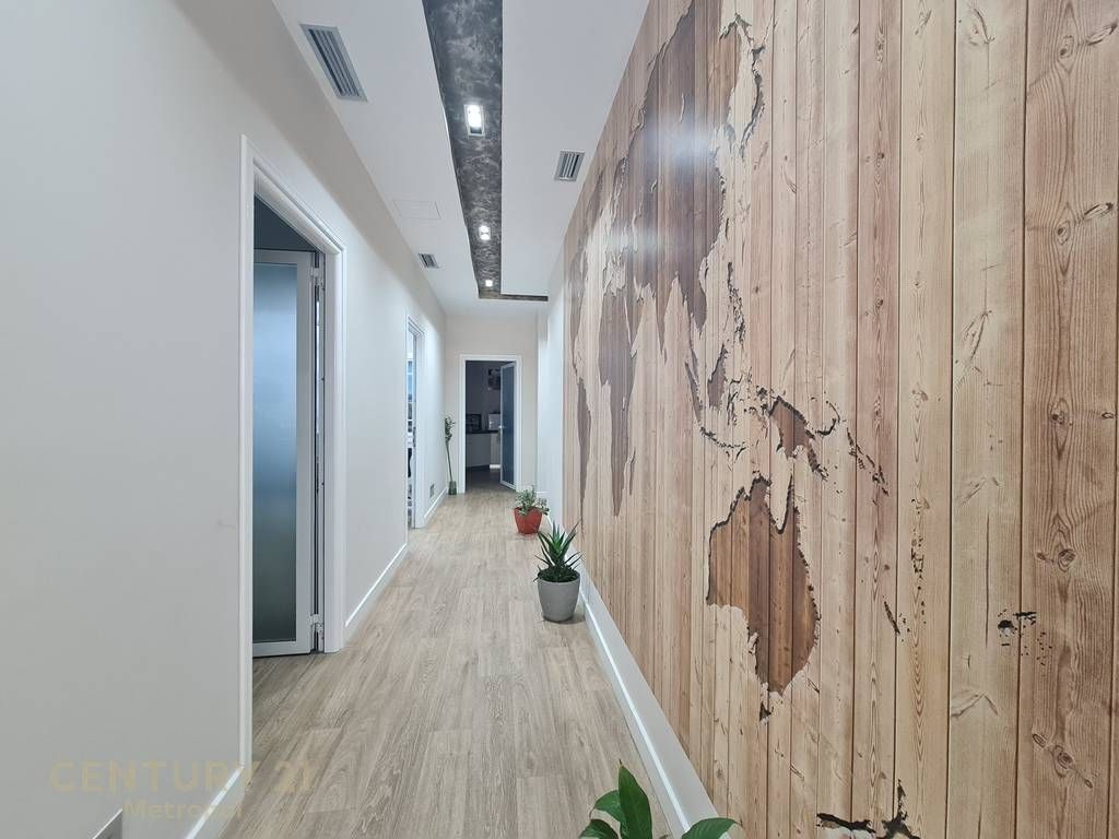 COMMERCIAL SPACE FOR RENT AT PARIS COMMUNE