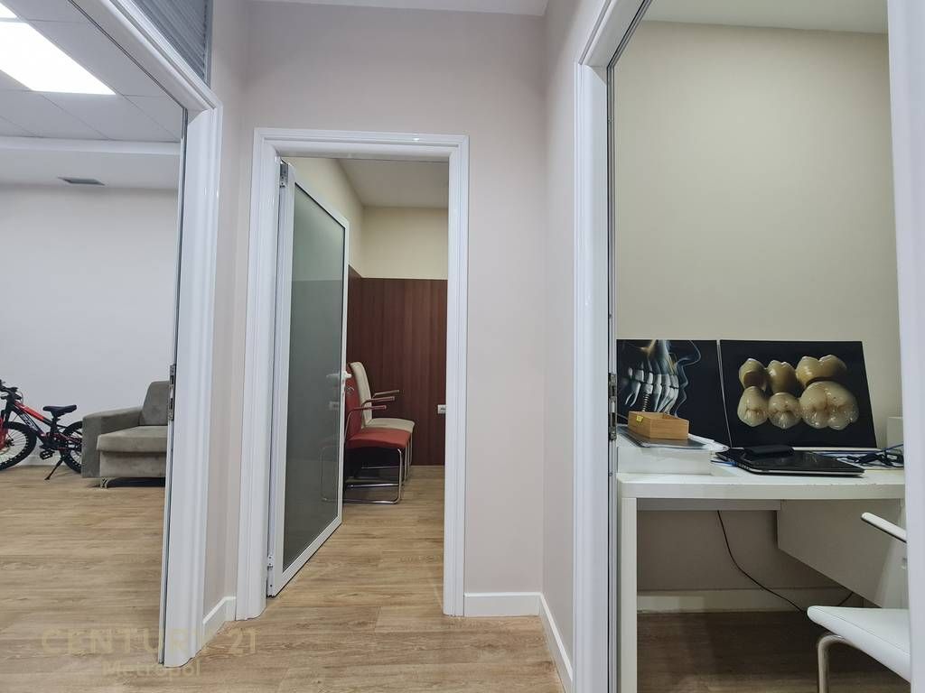 COMMERCIAL SPACE FOR RENT AT PARIS COMMUNE