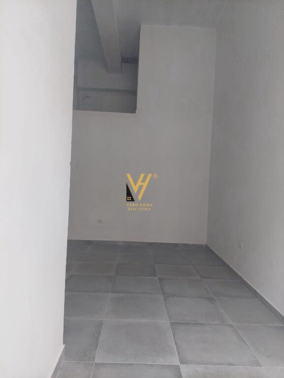 JEPET DYQAN 54 M2 ME QERA TE MINE PEZA 800 EURO