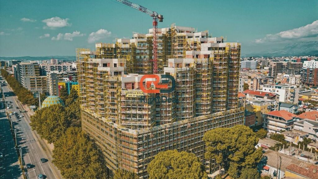 Ne Kompleksin "Colonnade", Prane Zogut Te Zi, Shitet Apartament 3+1+2 Me Hapsira Te Bollshme !!