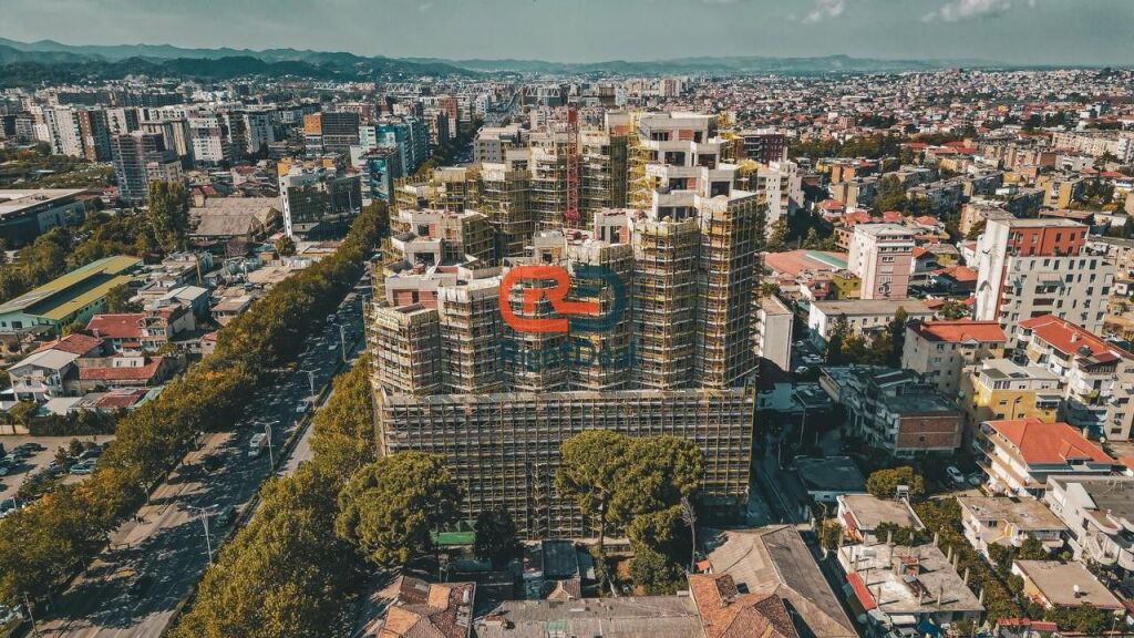Ne Kompleksin "Colonnade", Prane Zogut Te Zi, Shitet Apartament 3+1+2 Me Hapsira Te Bollshme !!